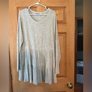 Lightweight knit tiered sweater. Size 2xl